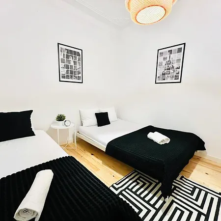 Luxury Spacious Flat In Lisbon, Ideal For Tourists דירה