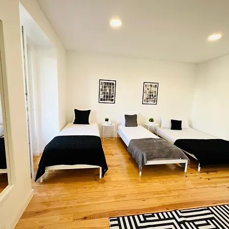 Luxury Spacious Flat In Lisbon, Ideal For Tourists * ליסבון