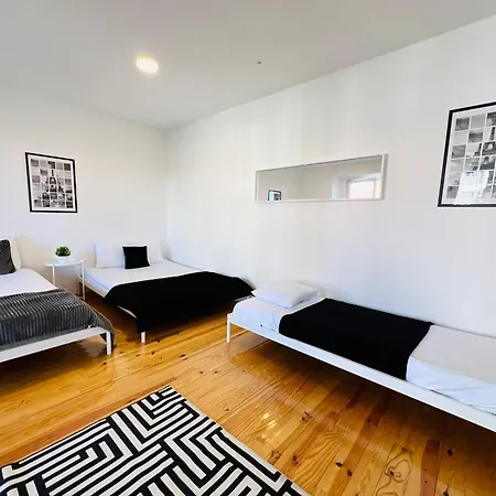Luxury Spacious Flat In Lisbon, Ideal For Tourists * ליסבון