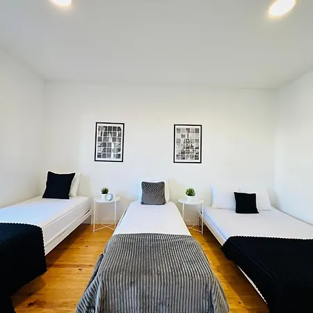 Luxury Spacious Flat In Lisbon, Ideal For Tourists * ליסבון