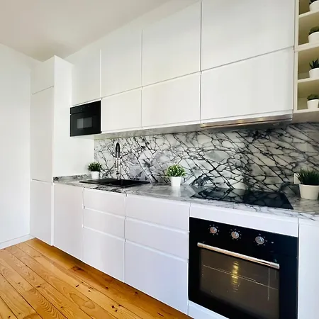 Luxury Spacious Flat In Lisbon, Ideal For Tourists דירה *