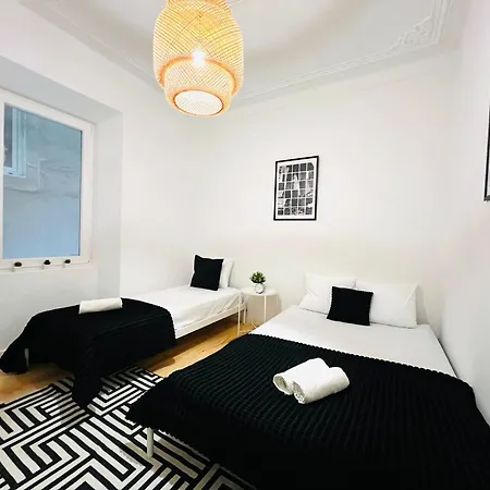 Luxury Spacious Flat In Lisbon, Ideal For Tourists דירה ליסבון