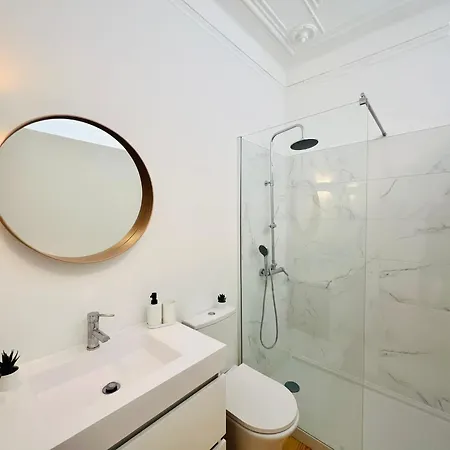 Luxury Spacious Flat In Lisbon, Ideal For Tourists דירה ליסבון