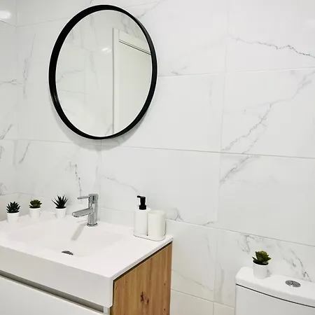Luxury Spacious Flat In Lisbon, Ideal For Tourists * ליסבון