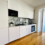 Luxury Spacious Flat In Lisbon, Ideal For Tourists Апартаменты Лиссабон
