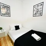 Luxury Spacious Flat In Lisbon, Ideal For Tourists *